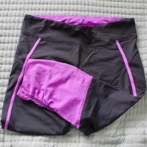 Gray & Magenta Ruched Calves Piping Detail Athletic Capris